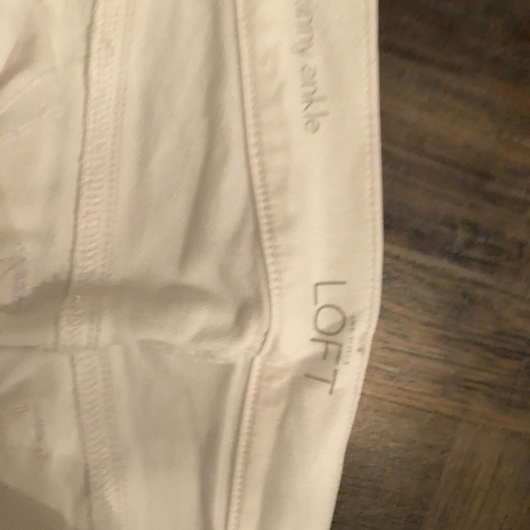 ❤️White stretch denim Loft crop pants with Zip leg - Picture 3 of 5